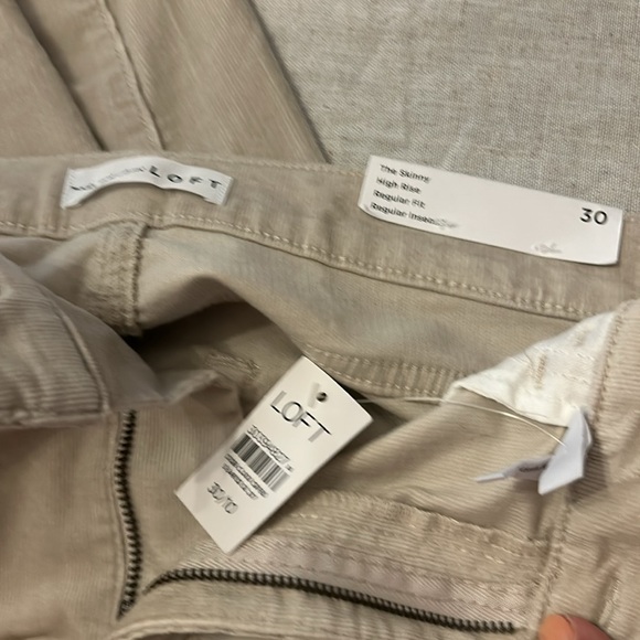 LOFT Skinny Pants in Beige - Picture 3 of 5